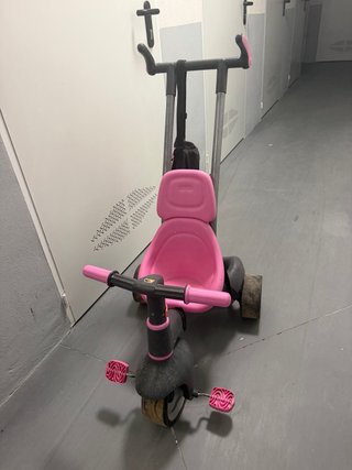 Triciclo para bebé rosa y gris