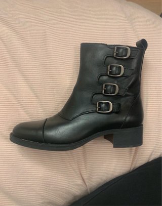 Botines piel Alpe Negros con Hebillas