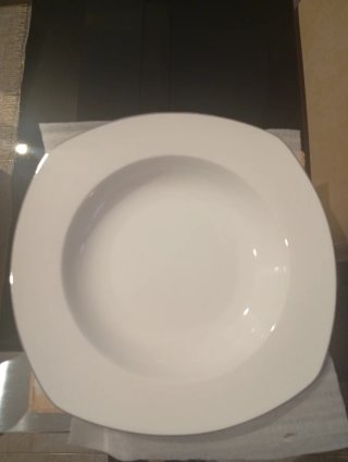 Vajilla de Porcelana Blanca con Filo Plata