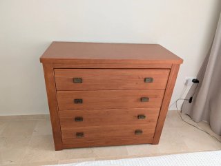 Cómoda y 2 mesitas de noche de madera