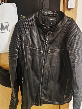 Chaqueta de polipiel negra SMOG