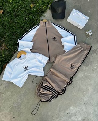 Chándal Adidas Beige y Blanco