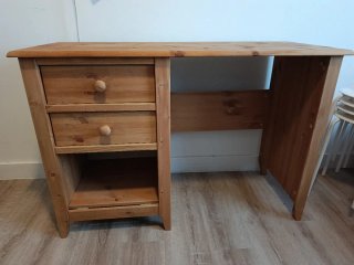Escritorio de Madera con Cajones