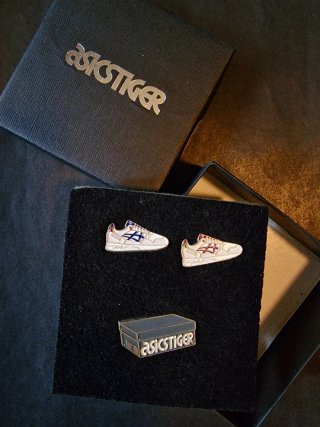 Set de 3 Pines Asics Tiger zapatillas y caja
