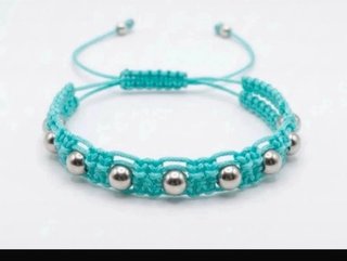 Pulsera de macramé turquesa con abalorios