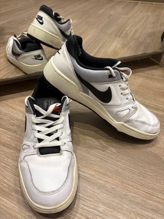 Zapatillas Nike Blancas y Negras