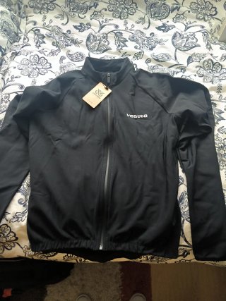 Chubasquero Cortavientos VESTTA Negro. Ciclismo