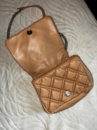 Bolso Parfois acolchado marrón