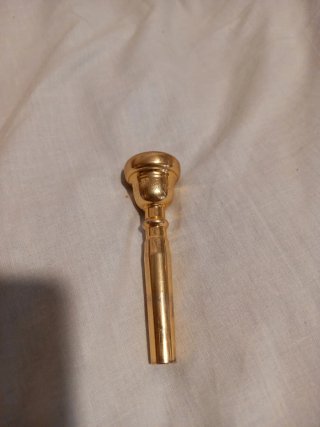 Boquilla de Trompeta Artisan 1 1/2 C en Oro