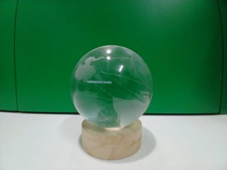 Mappamondo in vetro con base in legno