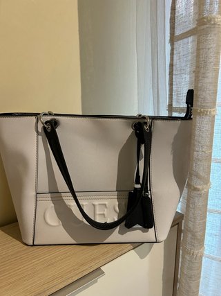 Bolso Guess Blanco y Negro