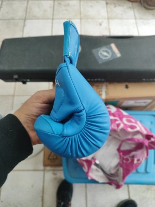 Kimono de Karate y Guantes de Protección