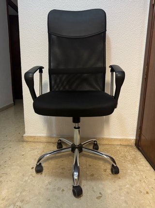 2 Sillas de Oficina, giratoria con ruedas.