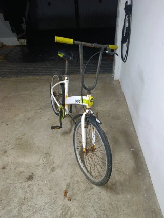 Bicicleta Blanca y verde sin cambios