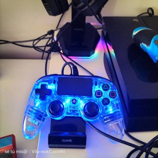 Mando PS4 (PlayStation 4) y Base de Carga
