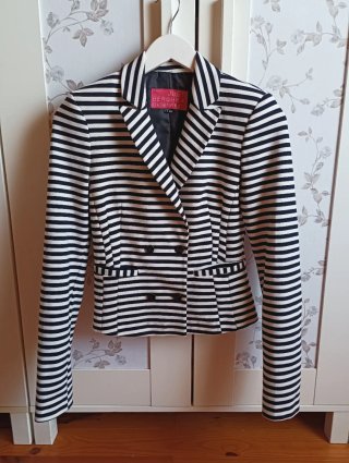 Americana Bershka Rayas Blanco y Negro