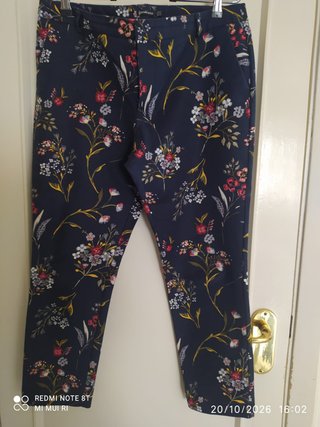 Pantalón Tobillero Stradivarius T.44