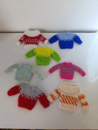 Set di 7 maglioni in lana per bambole Blythe