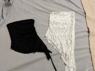 Set de 2 Tops Asimétricos de Encaje