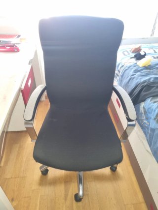 Sillón de escritorio negro
