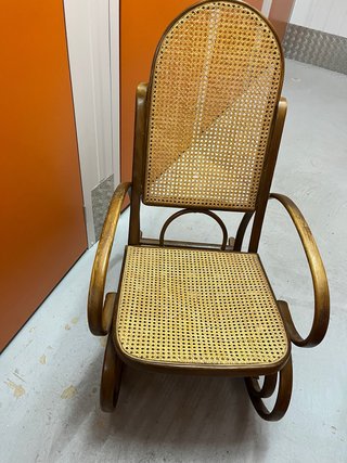 Mecedora de madera y enea