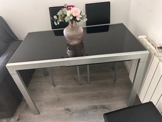 Mesa de Comedor con Sobre de Cristal