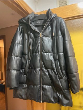 Abrigo acolchado negro Zara