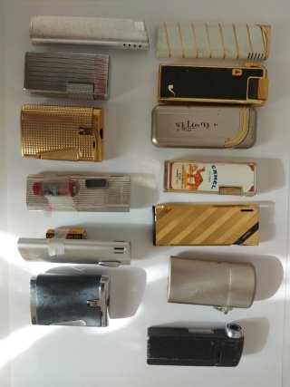Lotto di 12 accendini vintage