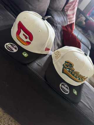 2 Gorras New Era Cardenales y Bravos