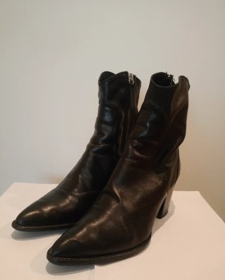 Botines de piel negros