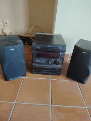 Equipo Minicadena Sony MHC-551 con altavoces