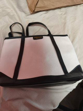 Bolso de mano bicolor blanco y negro