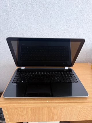 Portátil HP 15.6'' Táctil 8GB RAM 800GB SSD 2Por1
