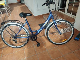 Bicicleta de paseo azul