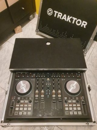 Traktor S4 MkII con Maleta Flight Case Original