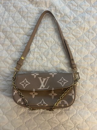 Bolso de hombro con cadena