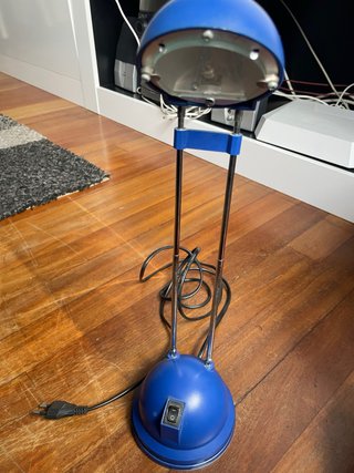 Lámpara de escritorio azul