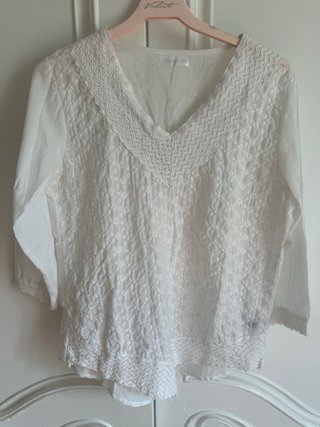 Camisa Blanca con Detalles de Encaje