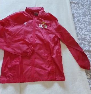 Chubasquero Infantil Rojo Macron del CF Chiclana