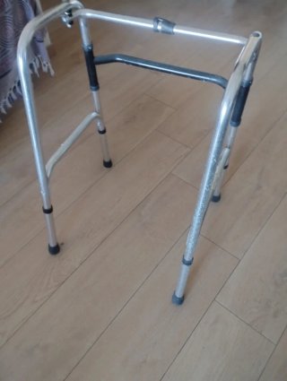 Andador Plegable de Aluminio