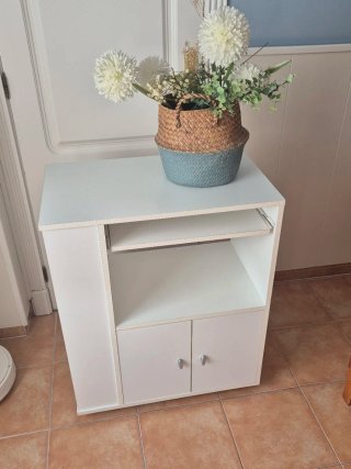 Mueble auxiliar blanco para TV o cocina