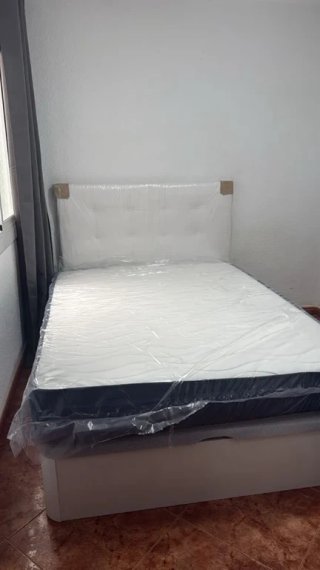 Offerta totale su set di divani-letto + materasso o separatamente in liquidazione!