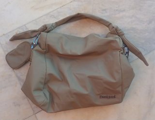 Bolso de nylon Desigual beige