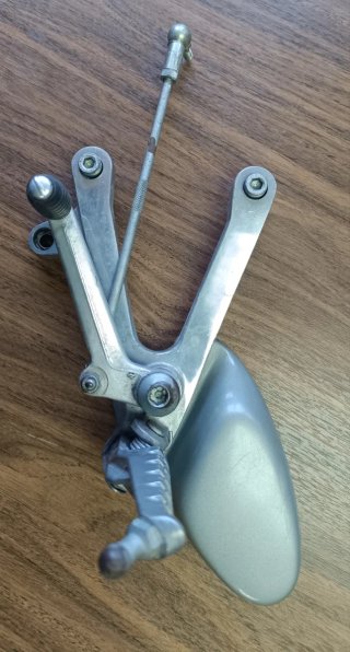 Estribera Izquierda Aprilia RS 125