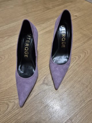 Zapatos de tacón Uterqüe morados