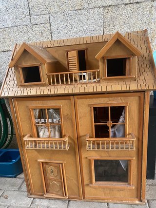 Casita de Muñecas de Madera