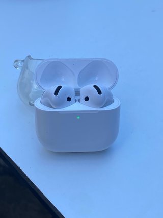 Apple AirPods 4