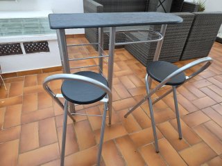 Mesa de Bar con 2 Taburetes