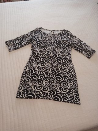 Vestido corto estampado blanco y negro