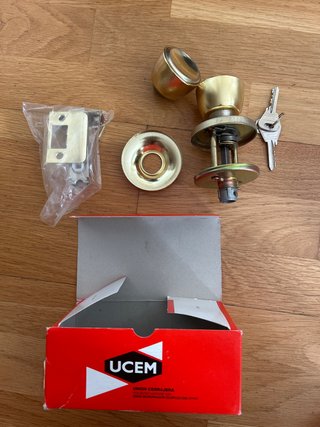 Cerradura UCEM con manillas y accesorios